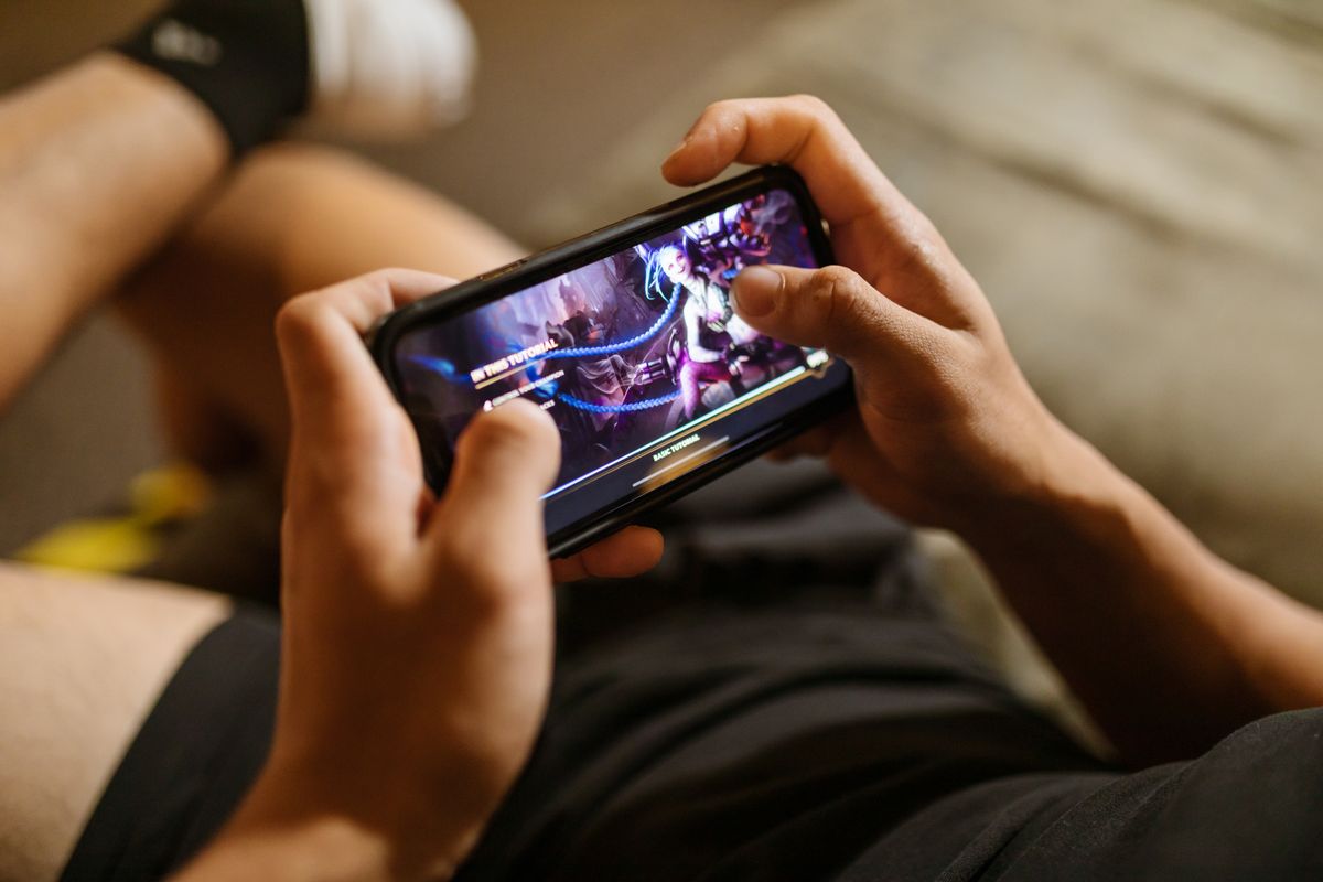 Mengakses informasi melalui perangkat mobile